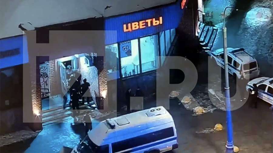 A policeman who occupied a flower shop in Moscow wounded a policeman
