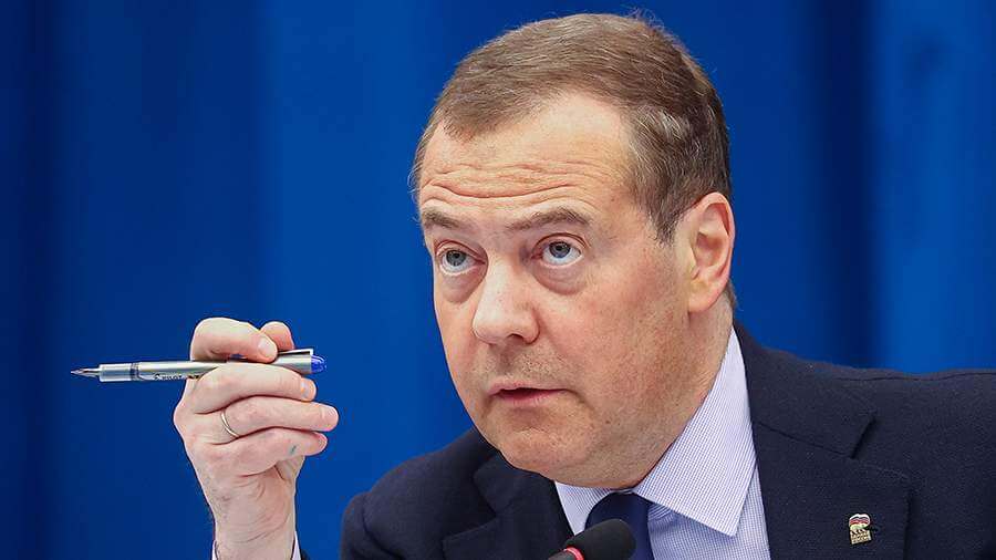 Medvedev ridiculed Burbock's words about Moscow's 360-degree turn
